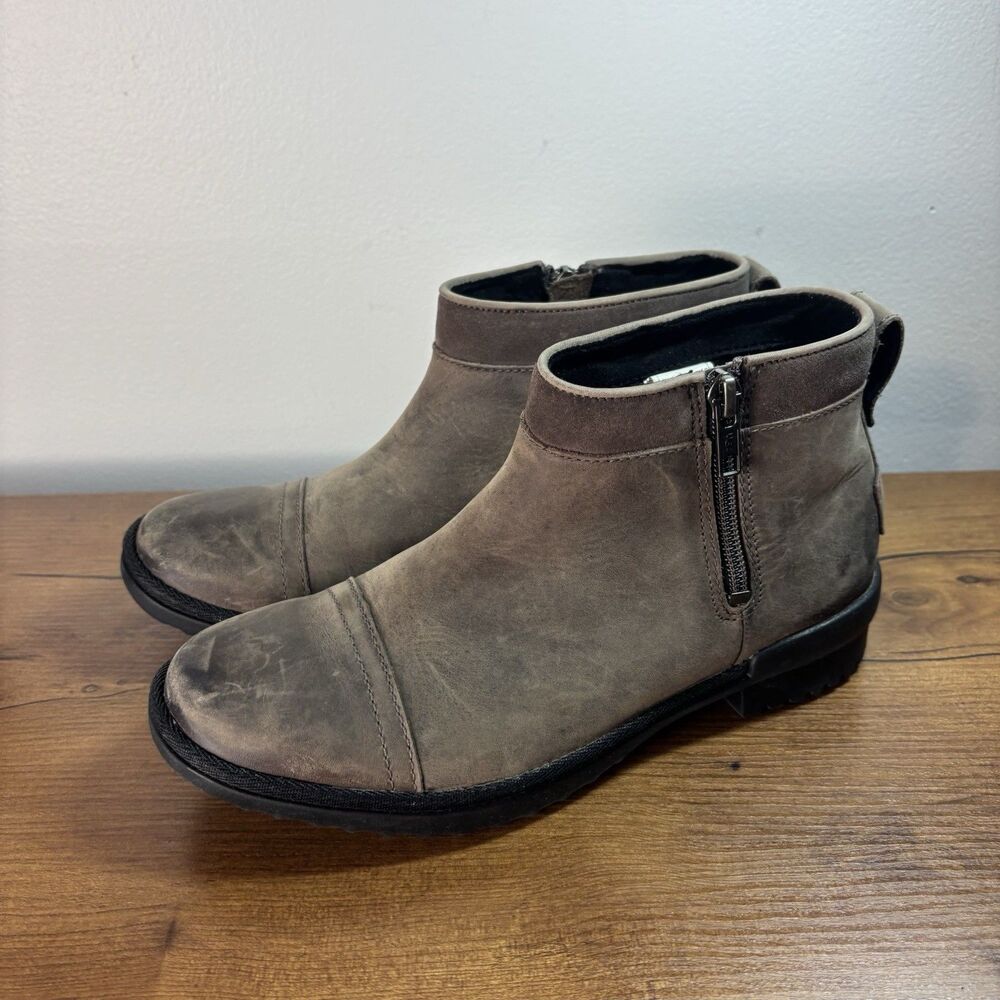 UGG Attell Waterproof Leather Women’s Bootie In Mole 1103832, Size 6.5 Flaw